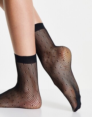 Pretty Polly spot mesh ankle socks in black