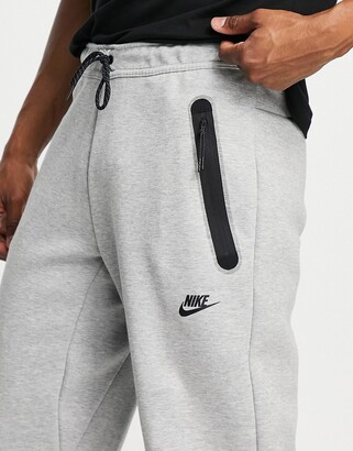 nike tech jogging fit