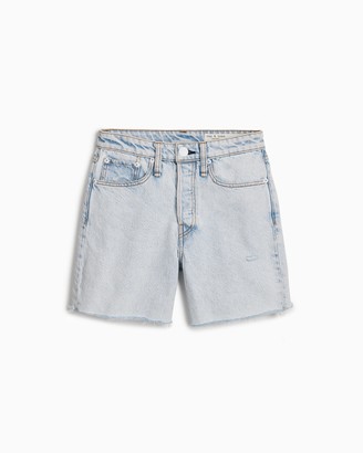 womens jean shorts with pockets hanging out
