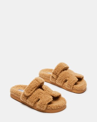★Steve Madden★ベスト商品★MAYVEN CAMEL FABRIC★サンダル MAYVEN Camel Faux Shearling Slide | Women's Slip-Ons – Steve