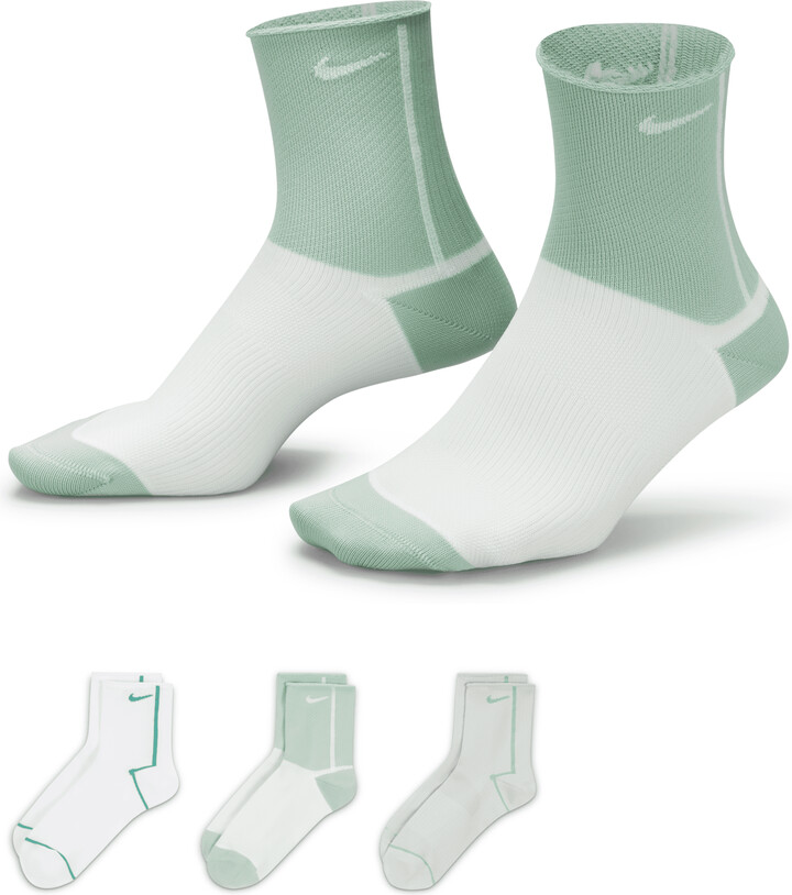 Nike Women's Everyday Plus Lightweight Training Ankle Socks (3 Pairs