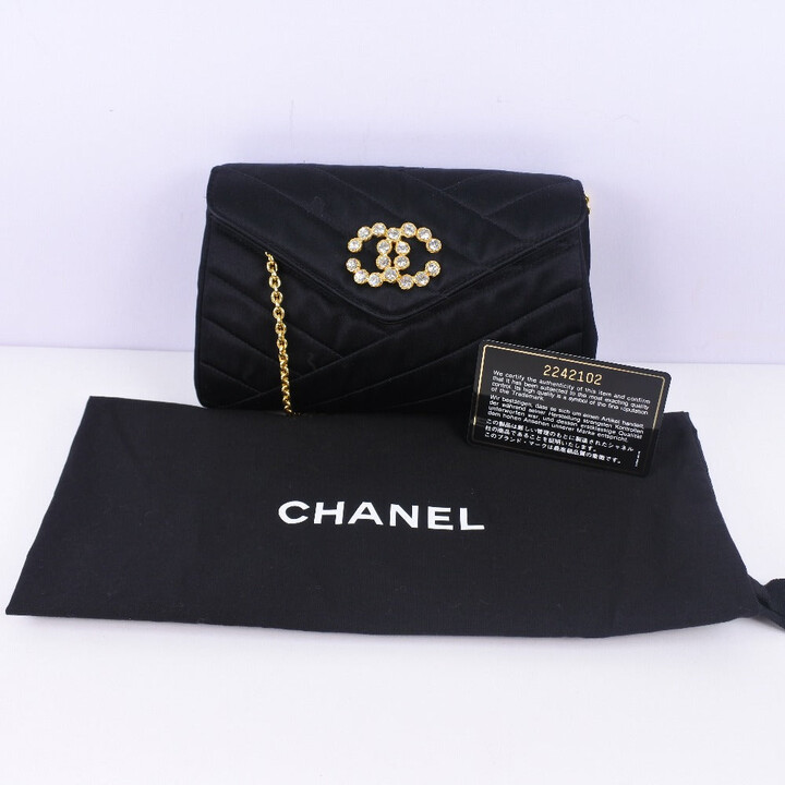 Pre-owned Chanel Camera Silk Crossbody Bag In Green