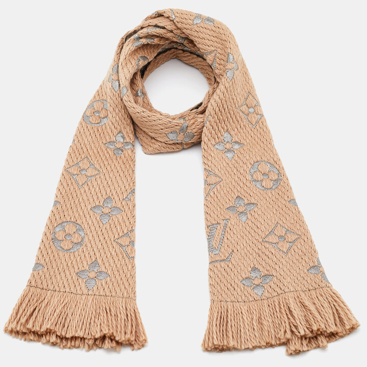 louis-vuitton-logomania-shine-schal-scarves-and-shawls-M71166_PM2_Front  view - The PINK MACARON