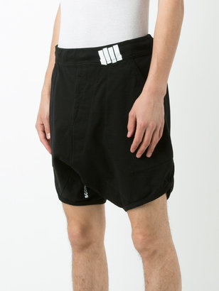 Niløs drop crotch shorts