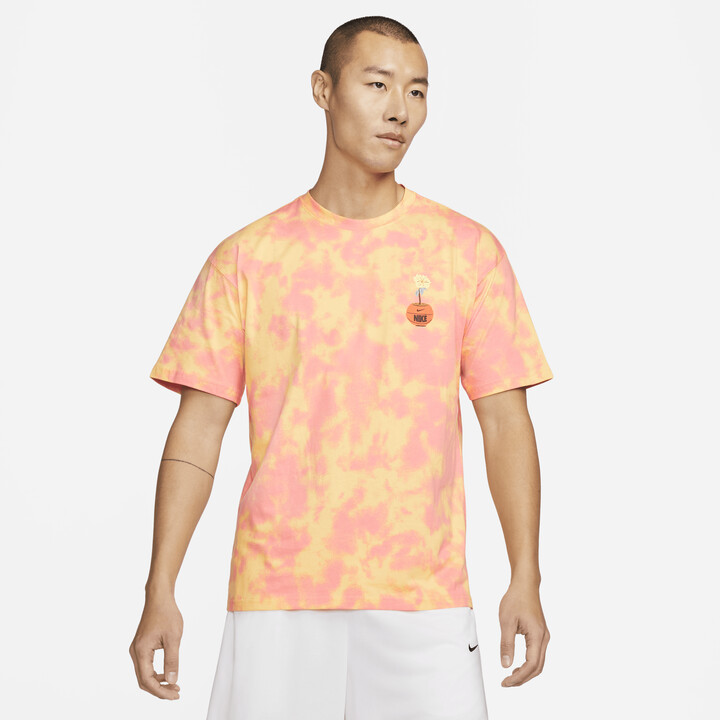 Nike Sportswear Premium Essentials Men's Tie-Dye Max90 T-Shirt.