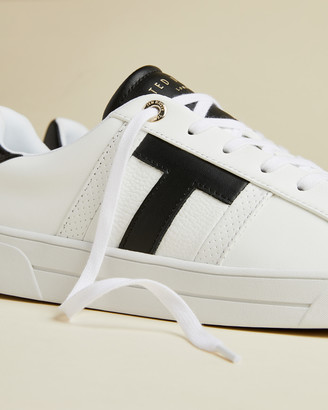 adia dora tennis shoes