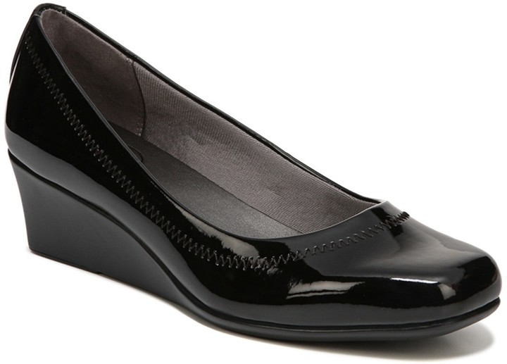 lifestride women's groovy wedge pump