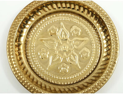Rosdorf Park Eleisa Floral Design Pooja Plate In Brass
