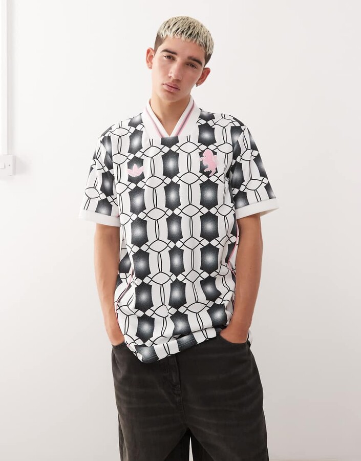 adidas soccer Juventus jersey in white and black