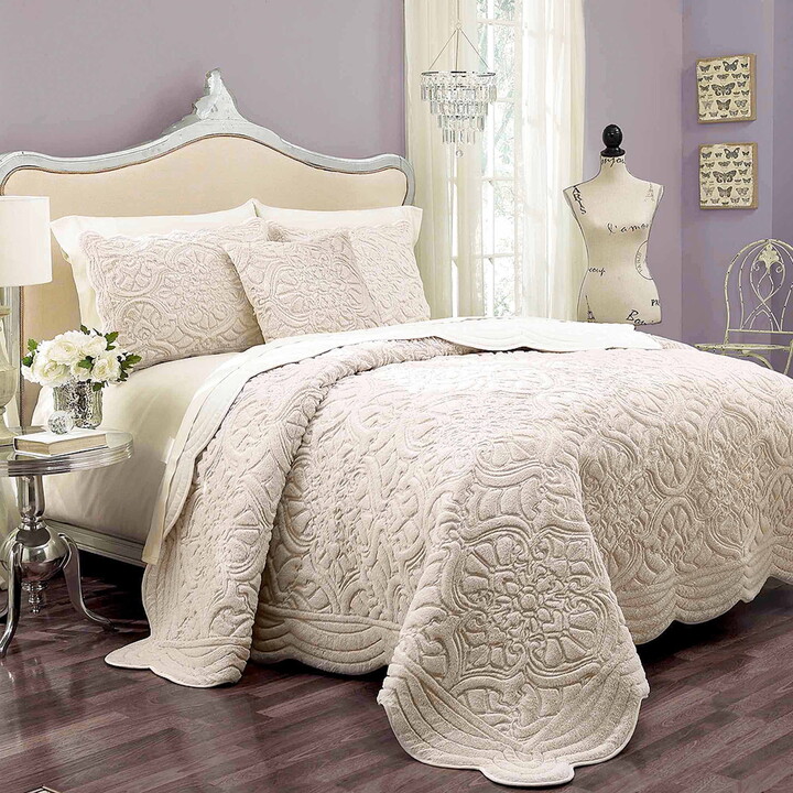 Vue Signature Plush Décor Charlotte Faux Fur Coverlet Set