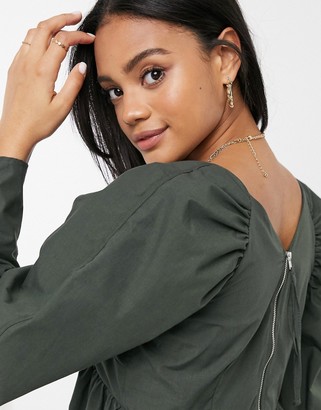 Popular Retro Fashion Trends to Try