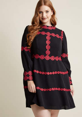 ModCloth Applique-Outlined Long Sleeve A-Line Dress in Black in 1X - Mini