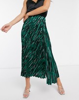 Thumbnail for your product : Liquorish pleated midaxi skirt in abstract print with side slit
