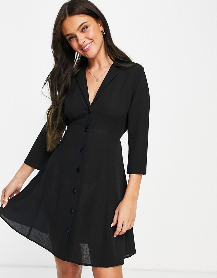 button collar dress