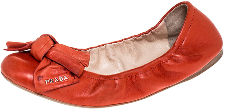 Prada Red Leather Bow Logo Scrunch Ballet Flats Size 40.5 - ShopStyle