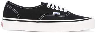 Vans classic lace-up sneakers