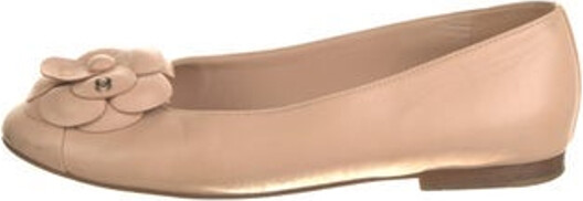 Chanel Leather Flats Black & Neutrals Interlocking CC Logo & Camellia Accent Round-Toes Includes Dust Bag Designer
