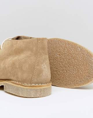 ASOS Design DESIGN Wide Fit desert boots in stone suede