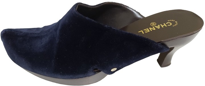 velvet clogs