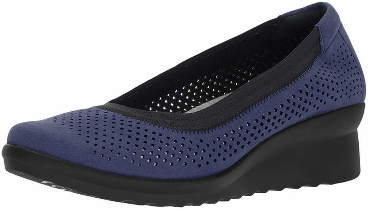 clarks women's caddell trail platform