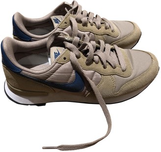 nike internationalist camel