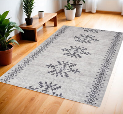 HomeRoots 4' X 6' Ivory and Gray Geometric Power Loom Area Rug