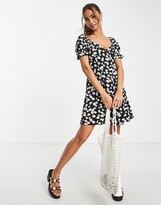 Thumbnail for your product : Qed London twist front mini dress in daisy print