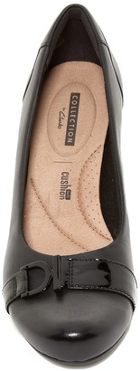 clarks flores poppy wedge pump