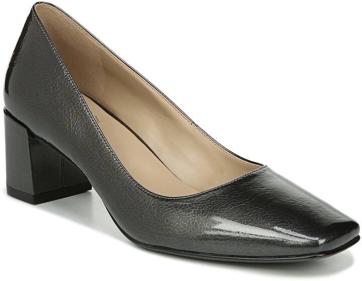 square toe low heel pumps