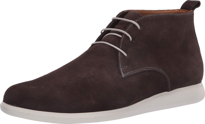 light brown chukka boots