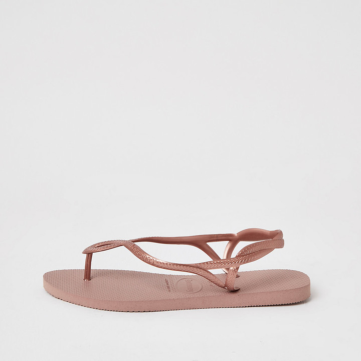 gold havaianas with diamante