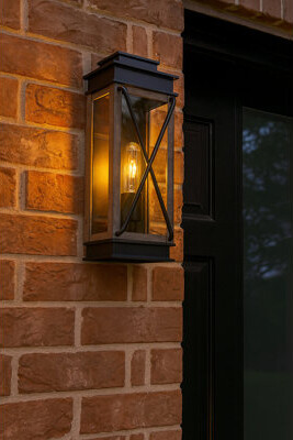Hinkley Montecito Medium Wall Mount Lantern