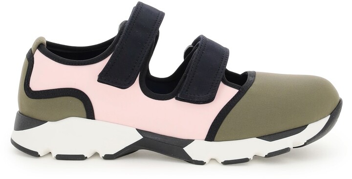 nike double strap sneakers