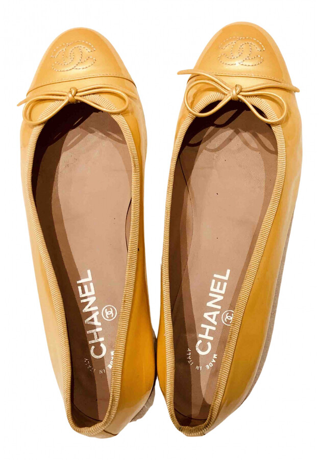 Chanel Yellow Patent leather Ballet flats