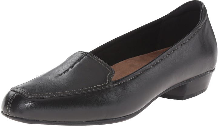 clarks timeless loafer