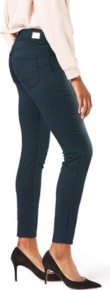 Signature by Levi Strauss & Co. Gold Label Women's Totally Shaping Pull-on Skinny Jeans