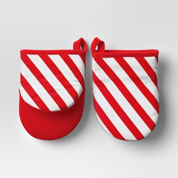 https://img.shopstyle-cdn.com/sim/53/de/53de1df38694294094335efa01692105_best/2pk-christmas-striped-mini-oven-mitts-red-wondershoptm.jpg