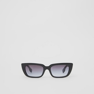 burberry sunglasses case black