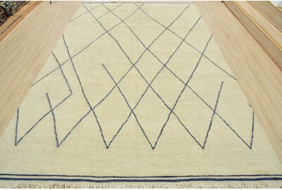 ERugBazaar Moroccan Hand-Knotted Wool Area Rug in Ivory/Beige