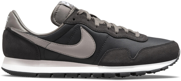 nike air pegasus suede