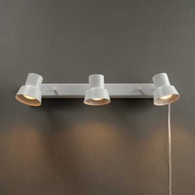 Globe Electric Company 22 Inch 3-Light Plug-In Track Lighting with Pivoting Track Heads