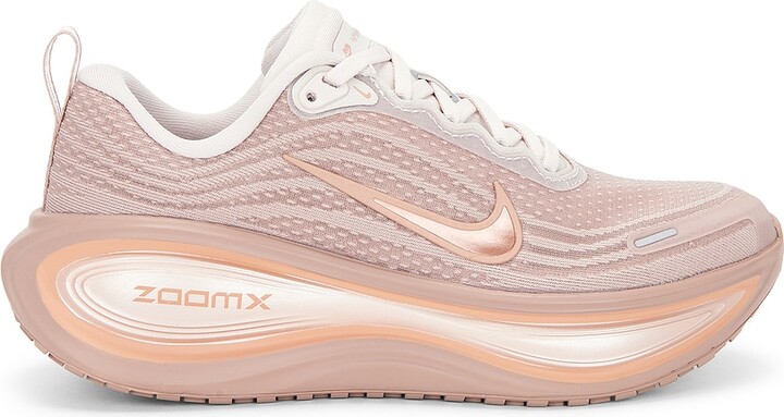 Nike Vomero Plus Sneaker in Pink