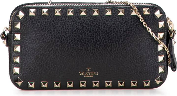 Valentino Garavani Pre-Owned 2010-2025 Pebbled Calfskin Rockstud Double Zip Chain Pouch crossbody bag