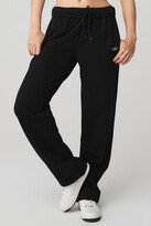 Thumbnail for your product : Alo Yoga | Accolade Straight Leg Sweatpant in Black, Size: XS