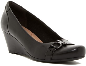 clarks flores poppy wedge pump