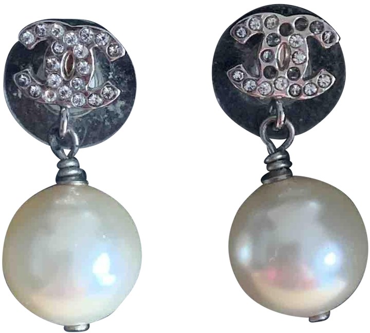 Chanel White Pearls Earrings