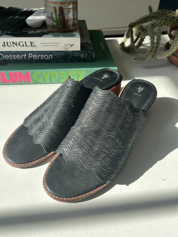 frye cindy wave mule