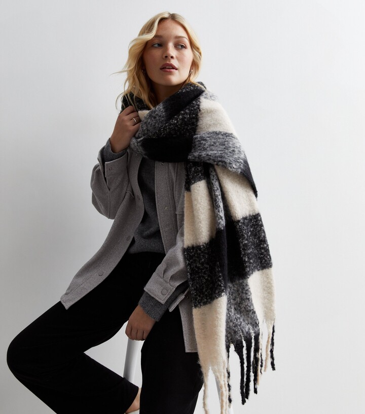 小物 Brushed Scarf / CHECKED BLACK Brushed Scarf / CHECKED BLACK Pieces Black Check Brushed Tassel