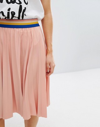 Noisy May Petite Pleated Skater Skirt With Contrast Waistband