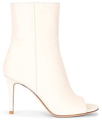 3 inch heels closed toe